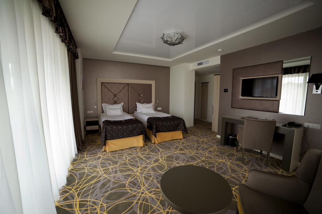 Exclusive Hotel & More Sibiu Bagian luar foto