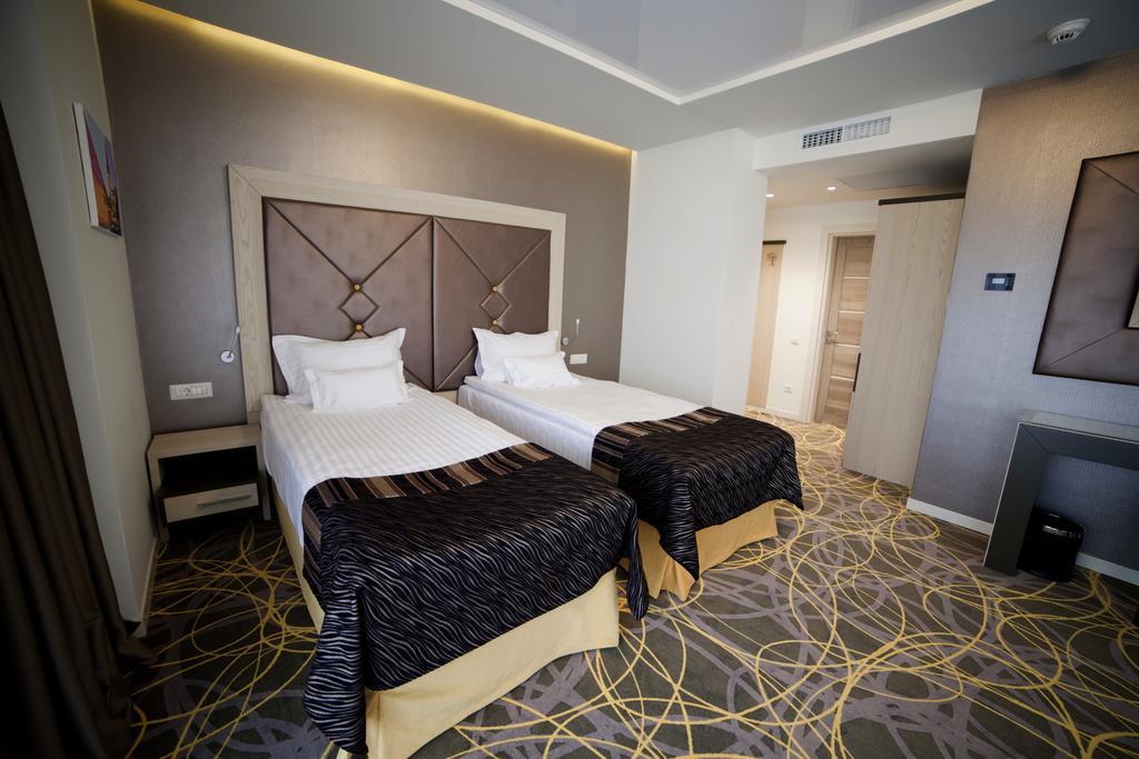 Exclusive Hotel & More Sibiu Bagian luar foto