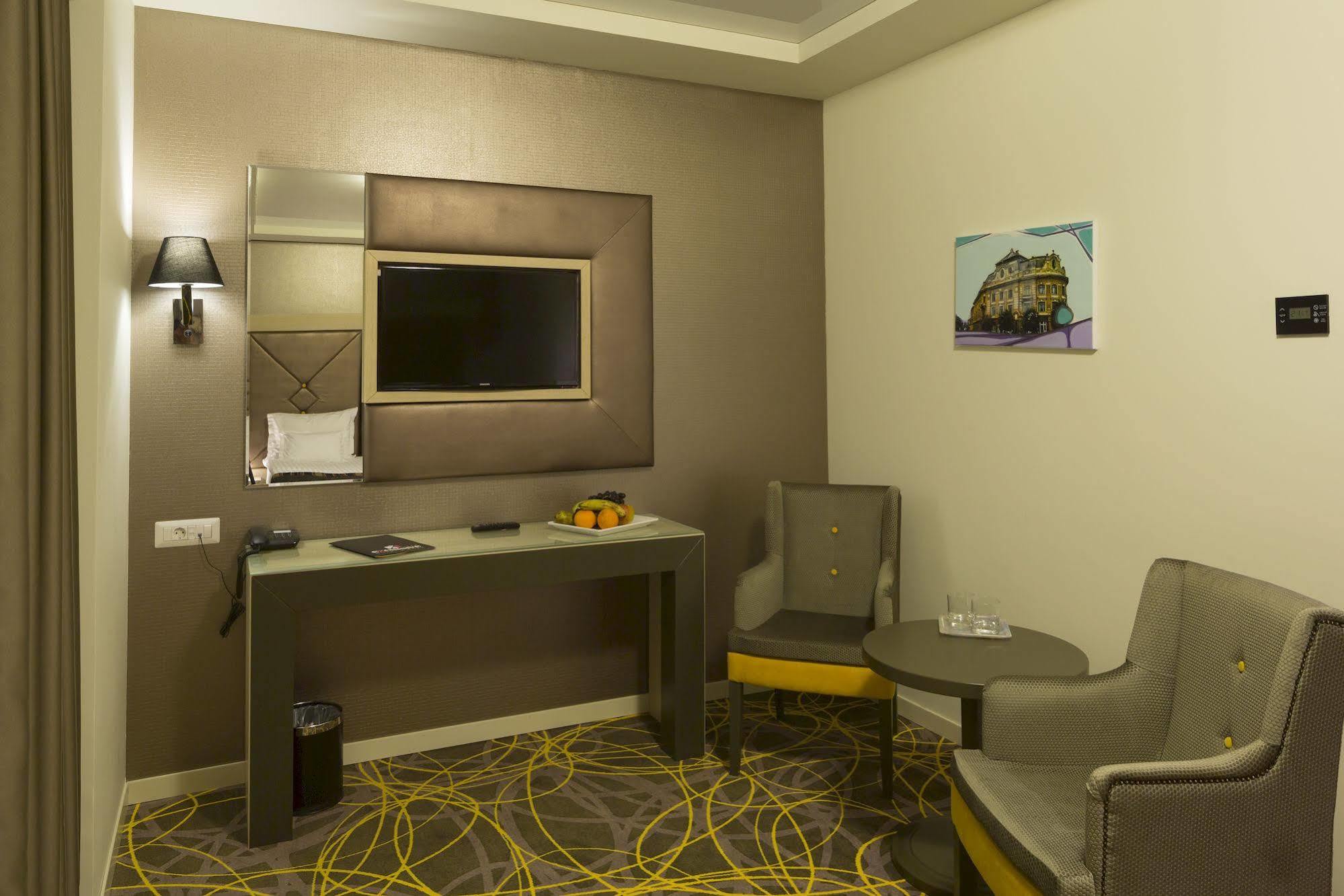 Exclusive Hotel & More Sibiu Bagian luar foto