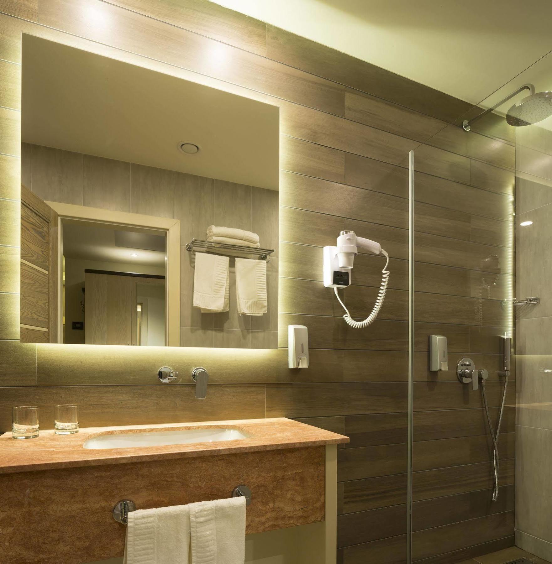 Exclusive Hotel & More Sibiu Bagian luar foto