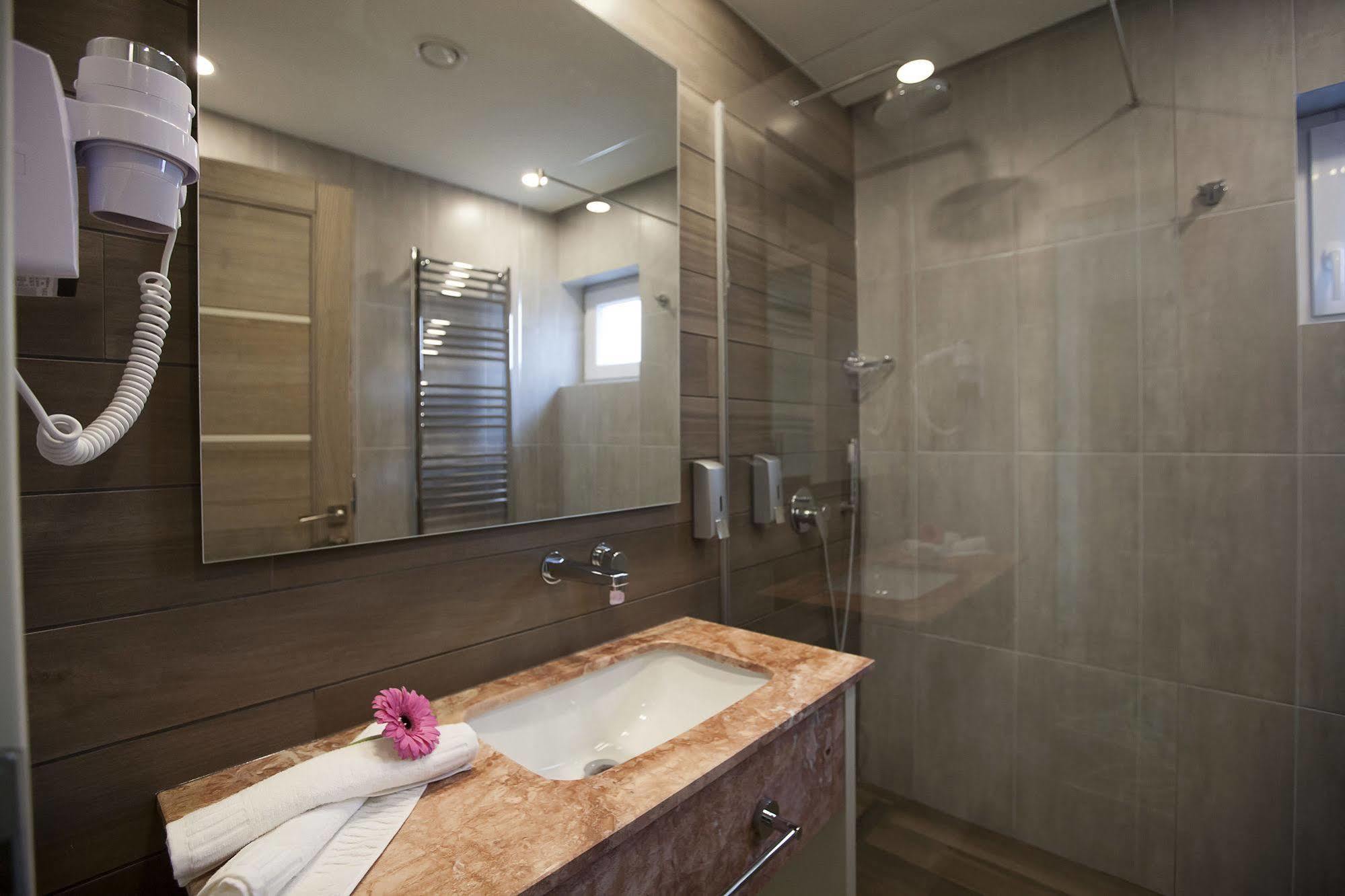 Exclusive Hotel & More Sibiu Bagian luar foto