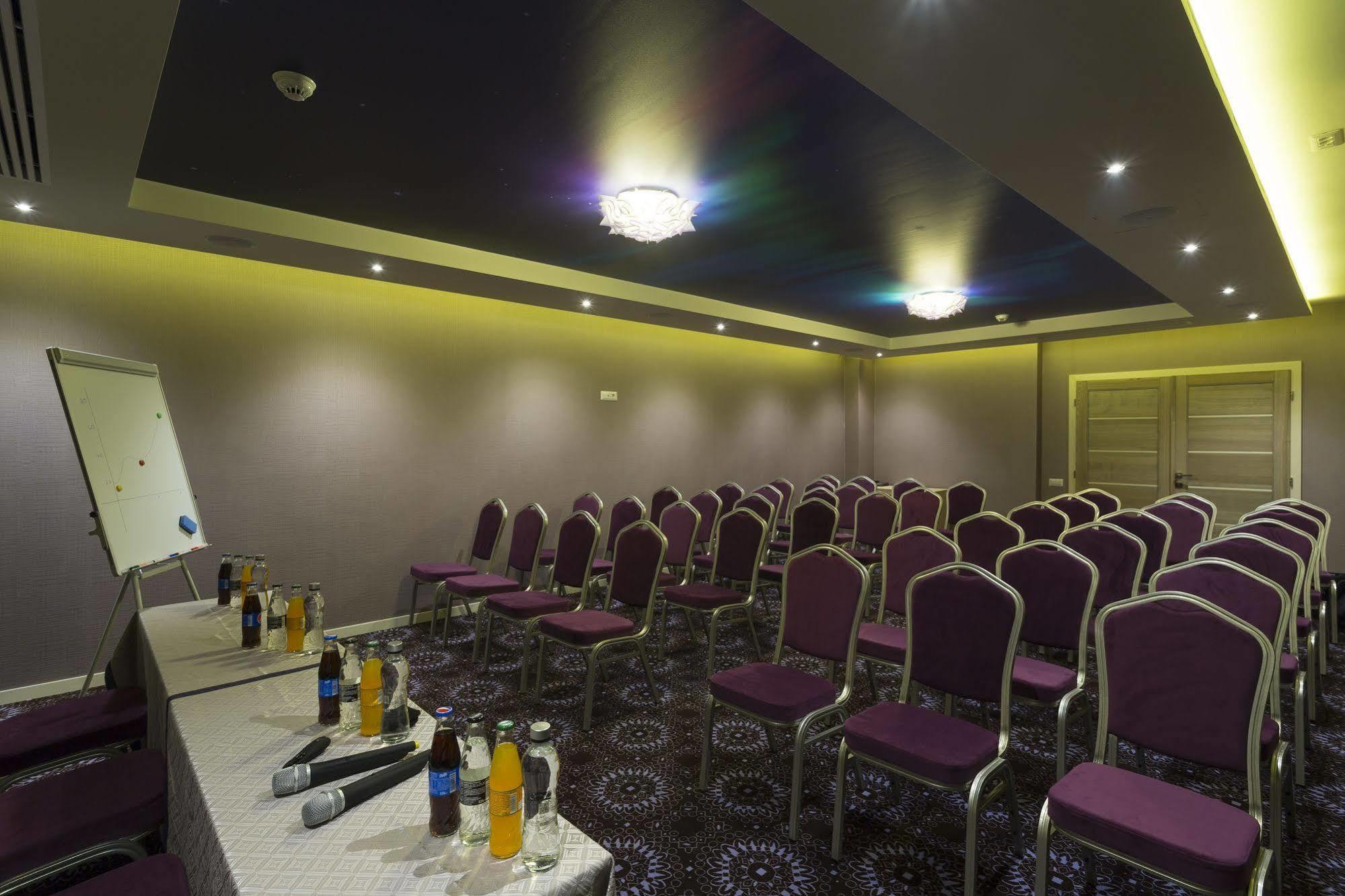 Exclusive Hotel & More Sibiu Bagian luar foto
