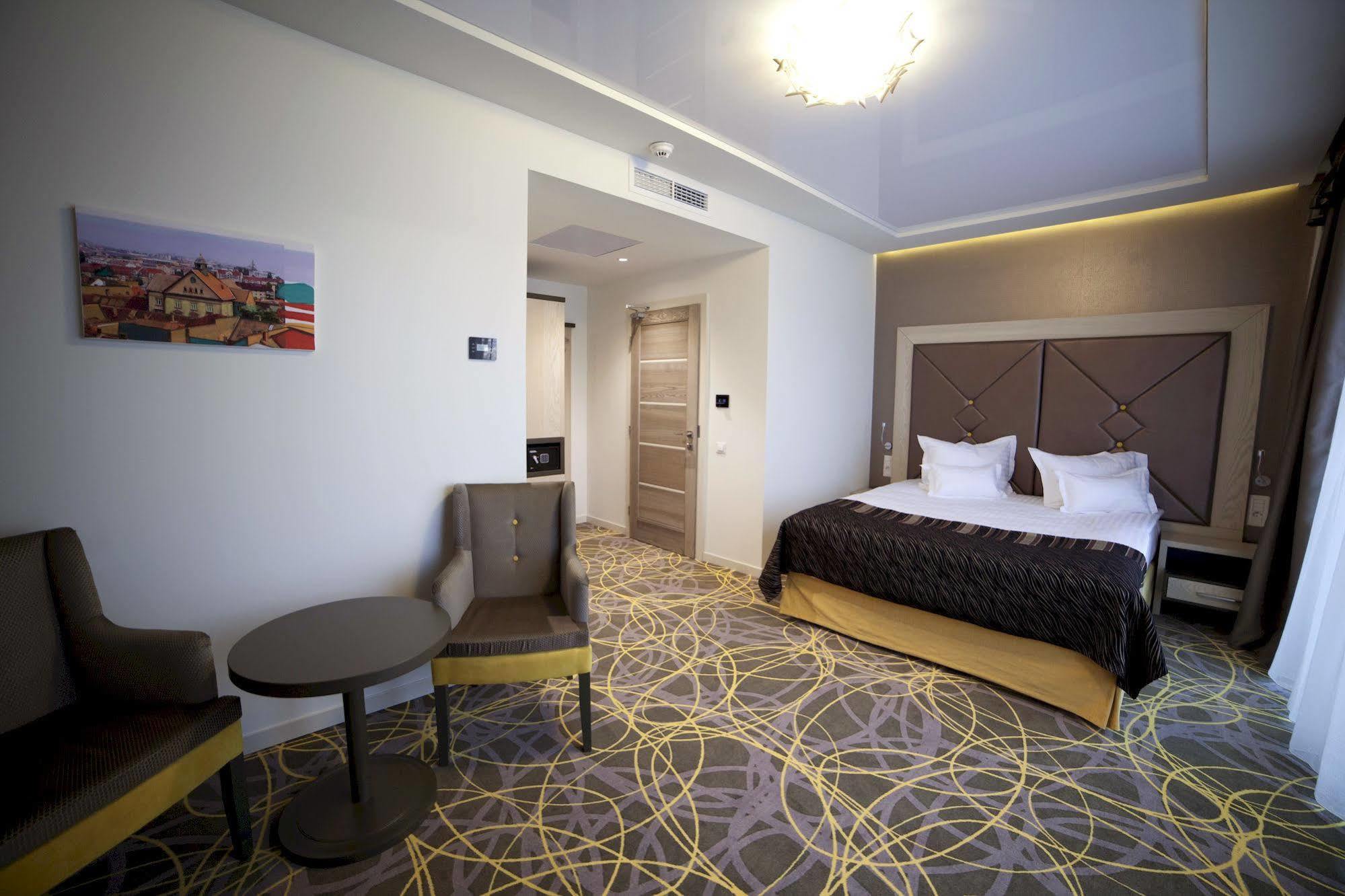 Exclusive Hotel & More Sibiu Bagian luar foto