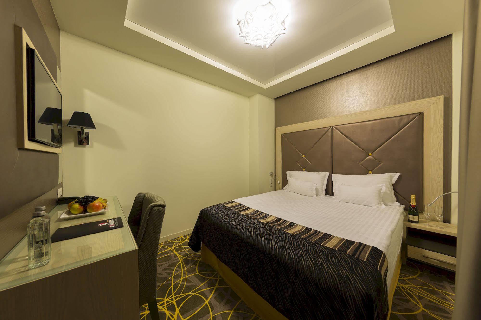 Exclusive Hotel & More Sibiu Bagian luar foto