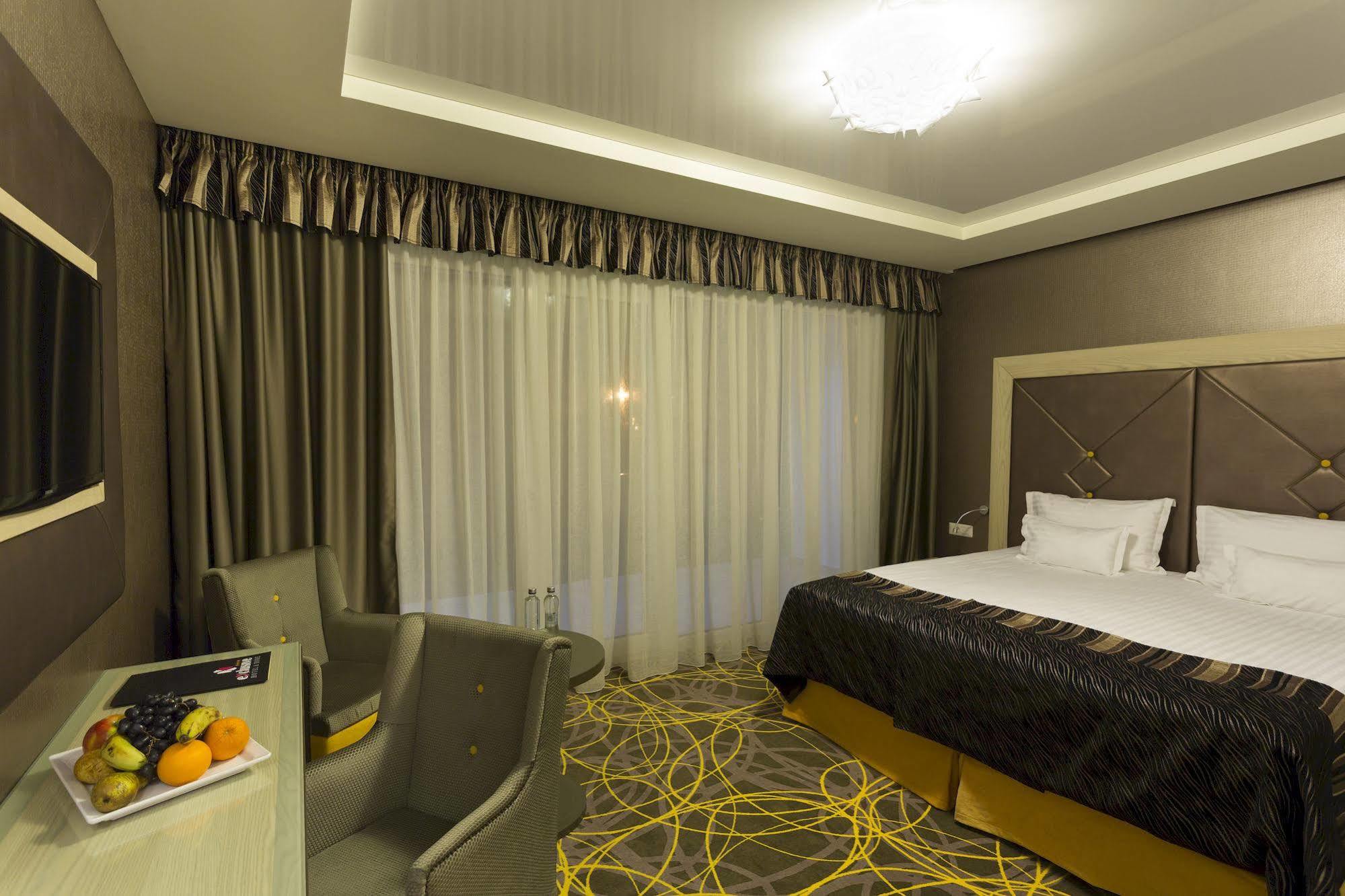 Exclusive Hotel & More Sibiu Bagian luar foto