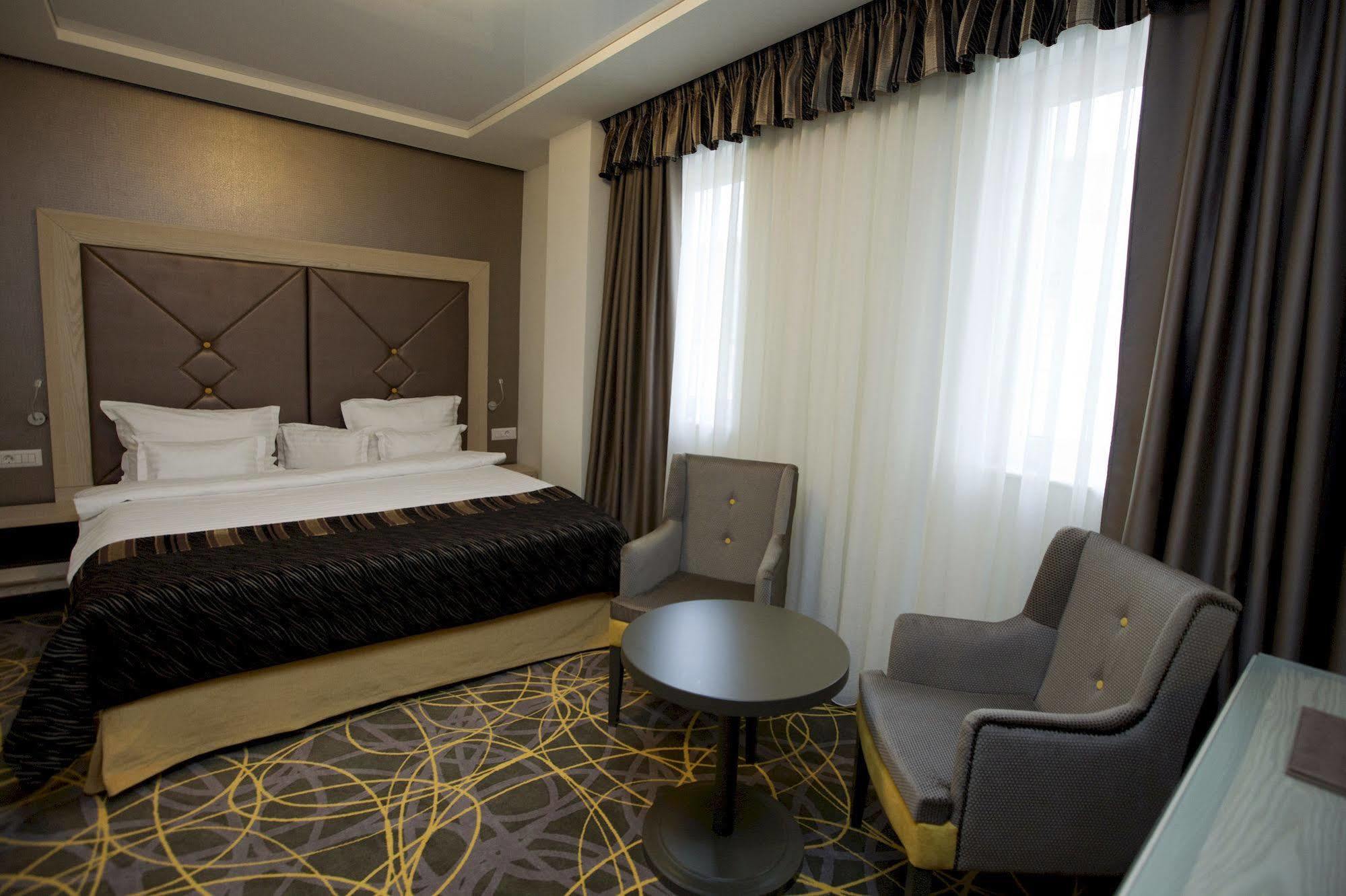Exclusive Hotel & More Sibiu Bagian luar foto
