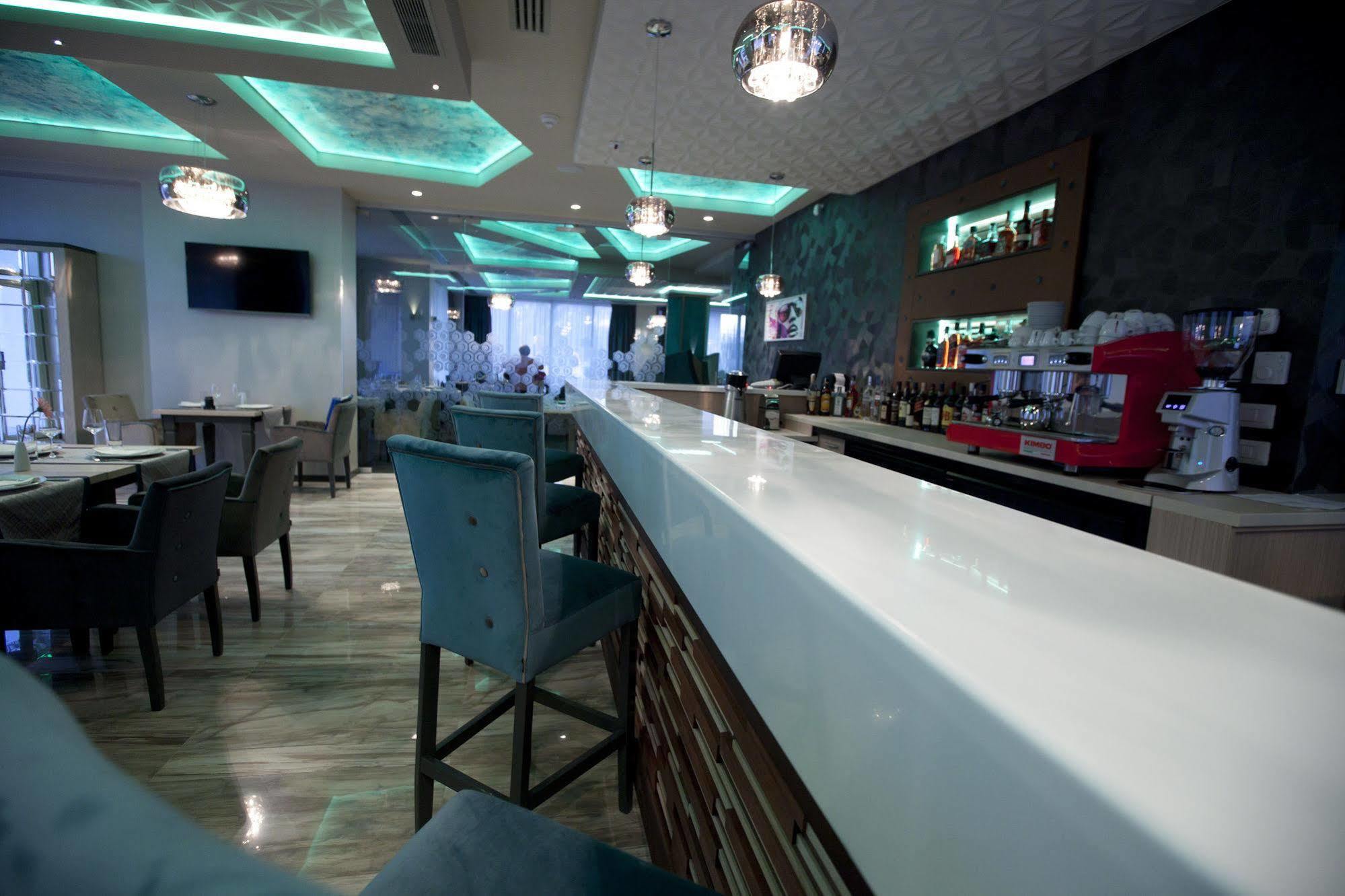 Exclusive Hotel & More Sibiu Bagian luar foto